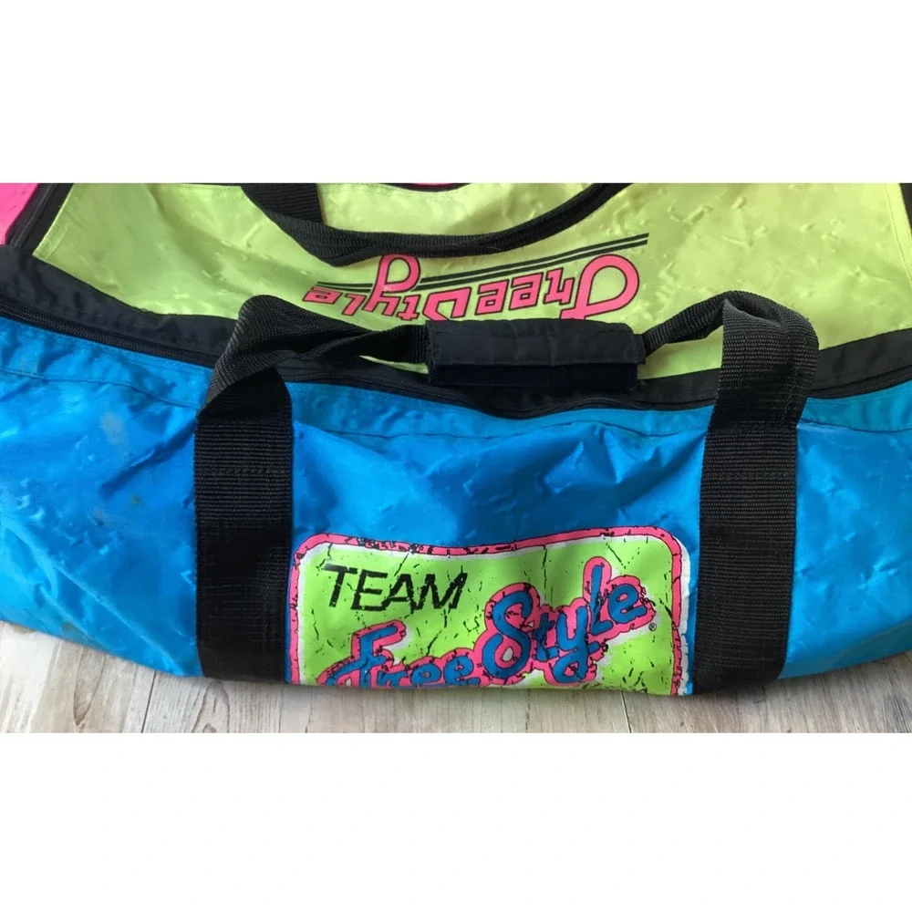 VINTAGE TEAM FREESTYLE BAG BRIGHT NEON COLOR BLOCK GYM DUFFEL